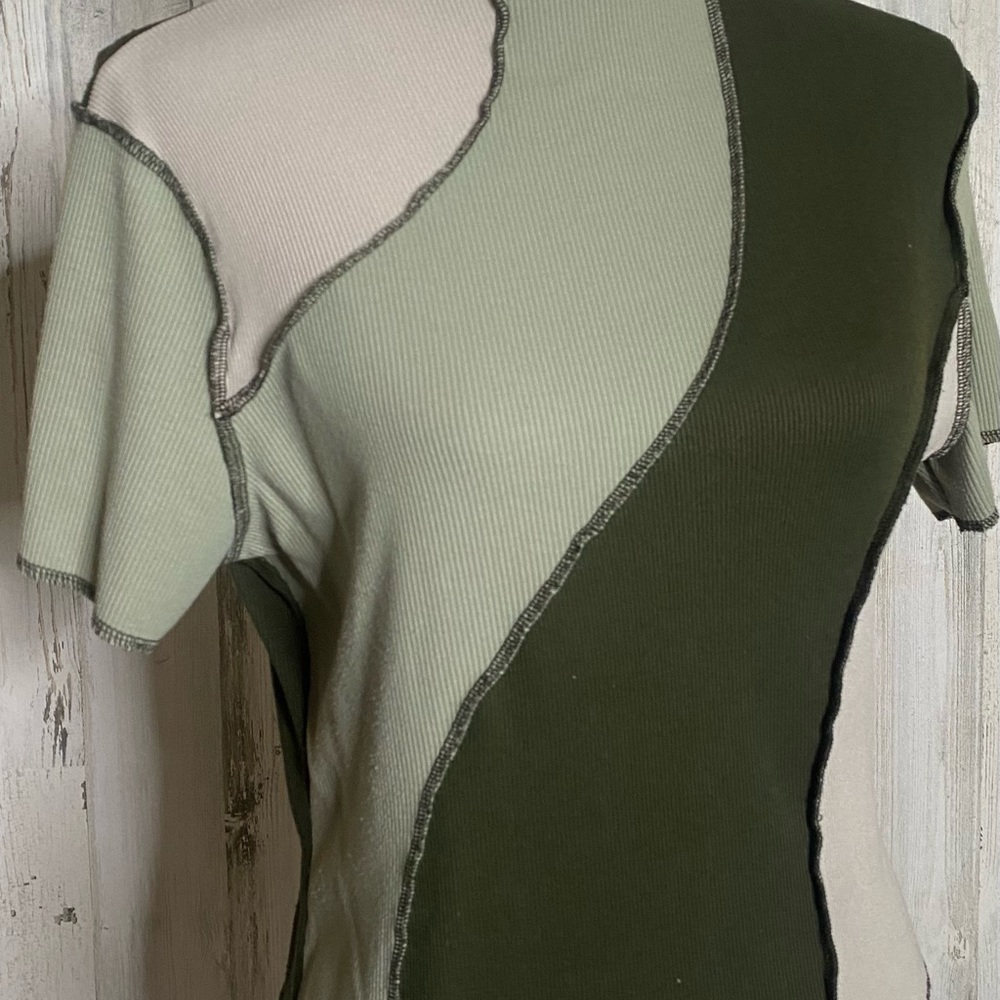 Multi-toned Y2K top✨